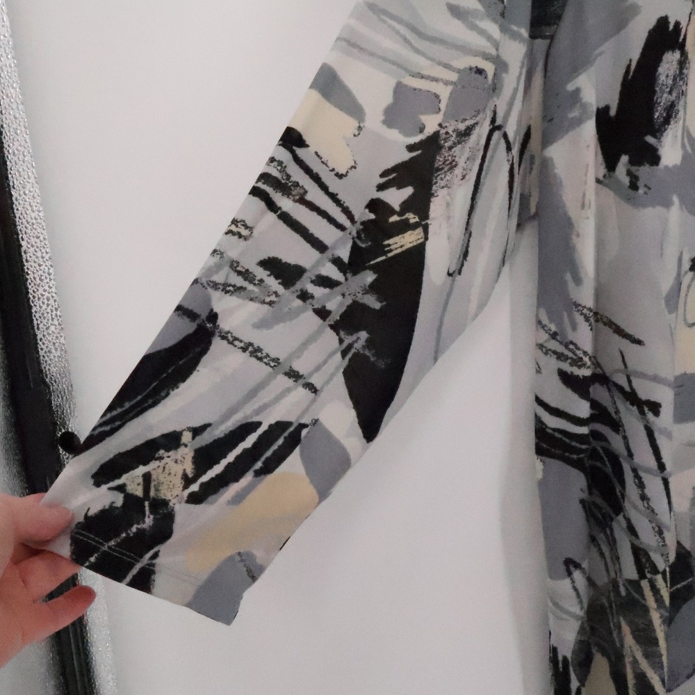 Logo Layers Abstract Print Mesh Tunic Top Womens Artsy Button Gray Plus‎ Size 1X - Picture 9 of 10